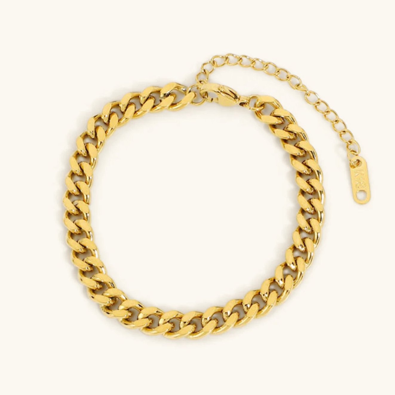 Sofi – Dunne gouden ketting met discreet hangertje.