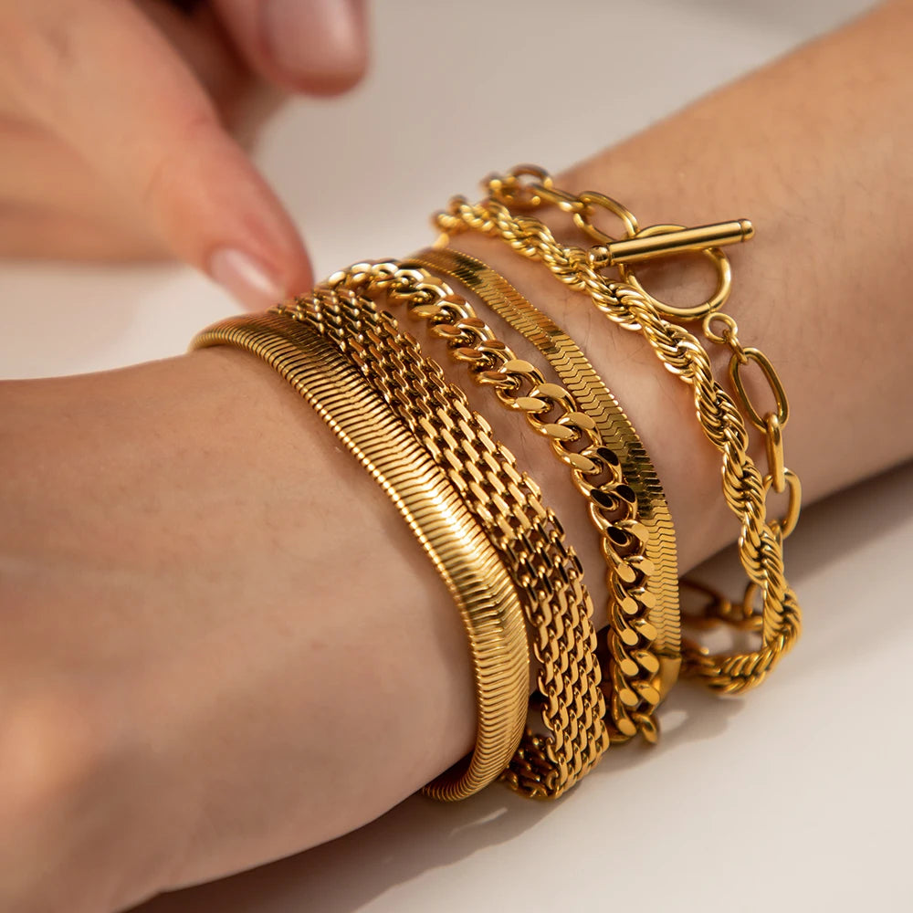Teresa – Gouden Armband met Dubbele Ketting.