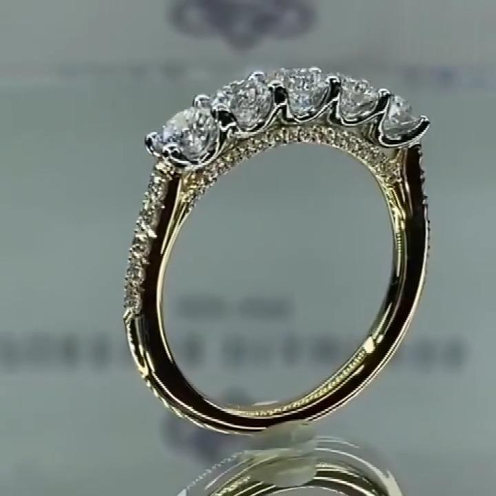 Amélie – Dunne ring met diamanten en kroon.