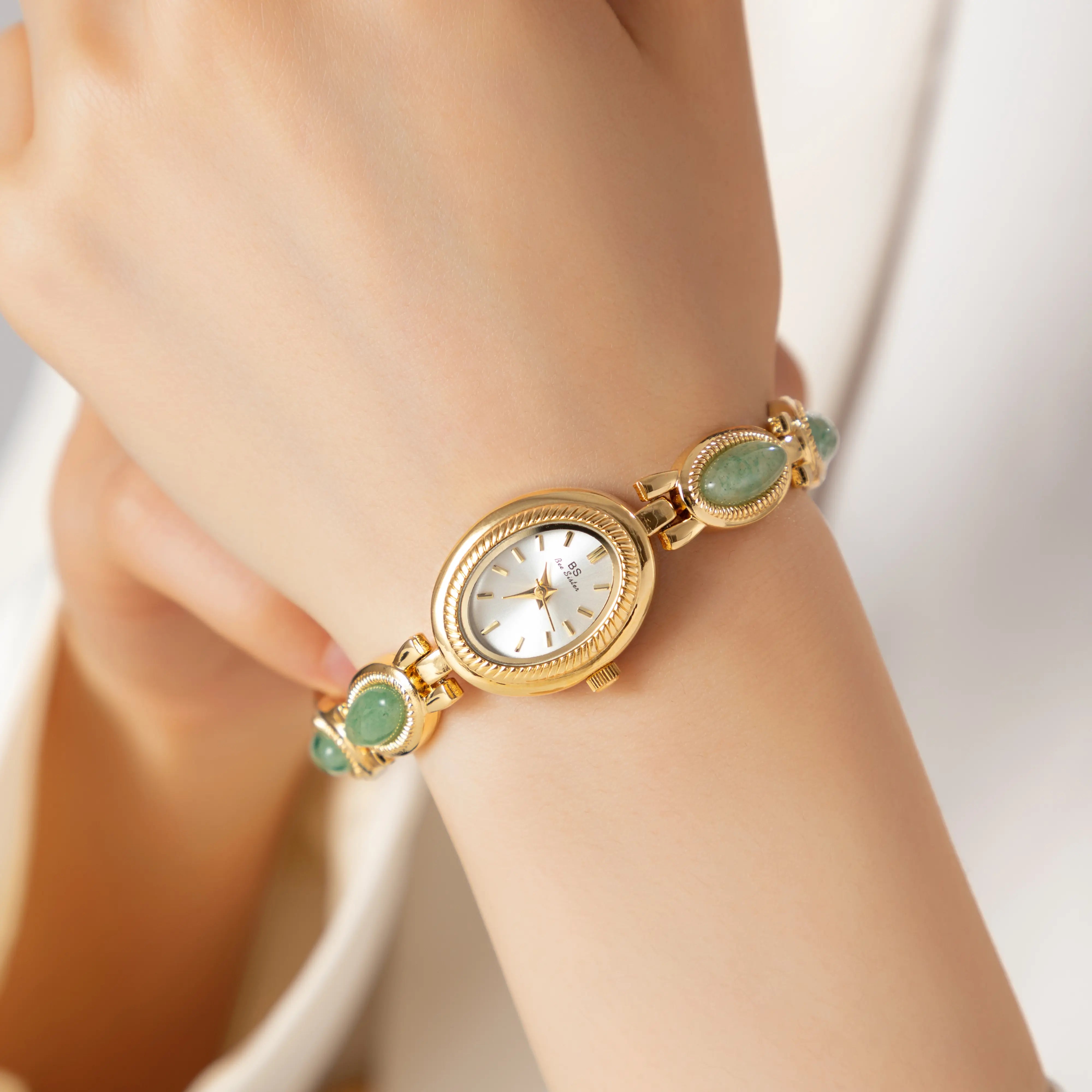 Clara – Gouden Armband met Uitgebreide Horloge.