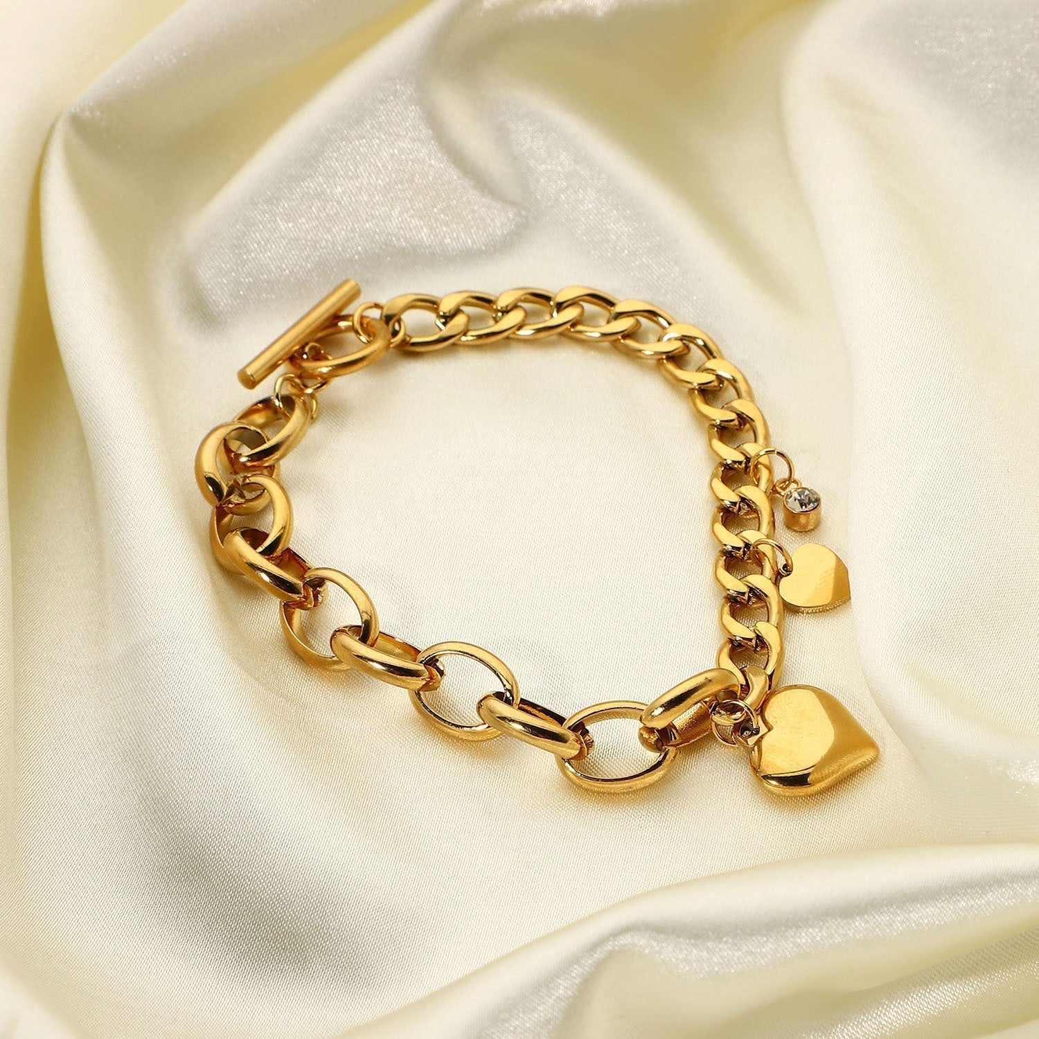 Francesca – Gouden armband met grote ronde ringen.