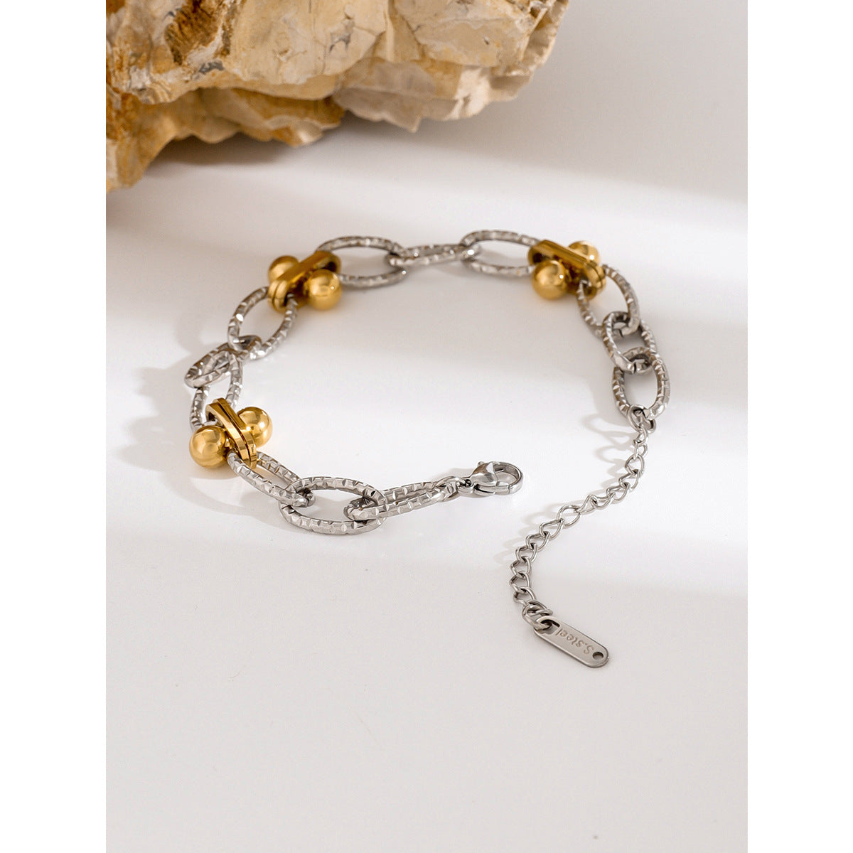 Klara – Gouden Armband met Parelversiering