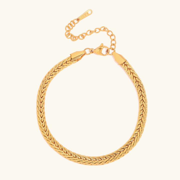 Katarina – Delicaat gouden armband met eenvoudig ontwerp.