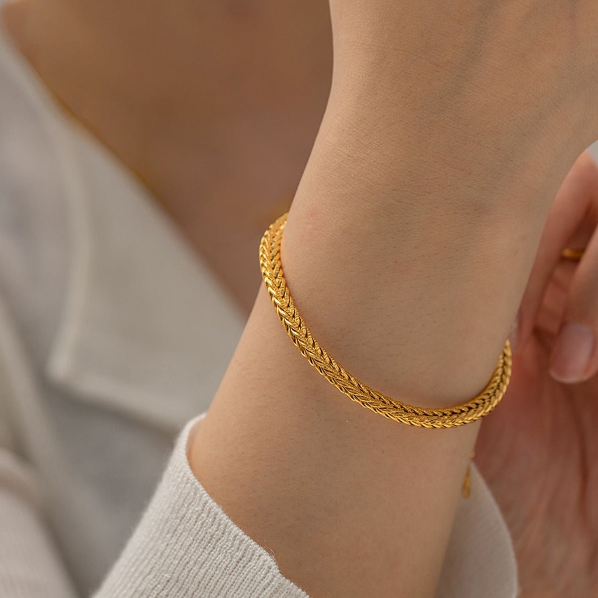 Katarina – Delicaat gouden armband met eenvoudig ontwerp.