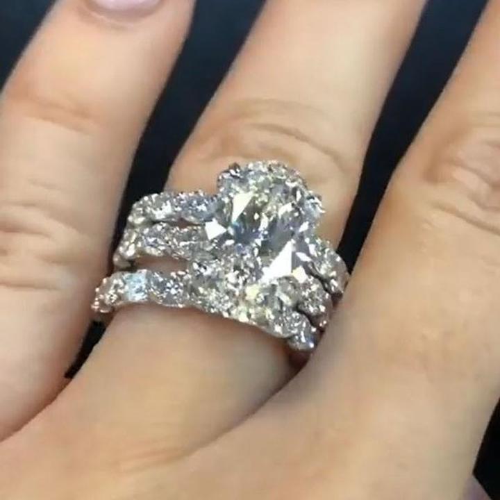 Greta – Ring met zilverdiamant en decoratie.