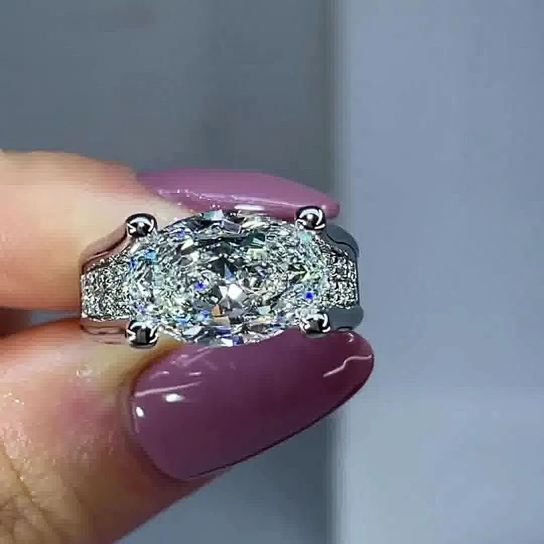 Victoria – Glanzende ring met zijdetails.