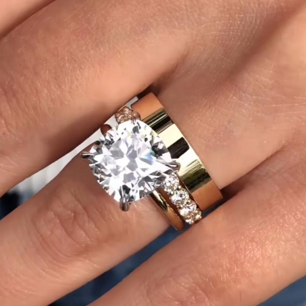 Elisa – Ring met kristal en unieke steen.