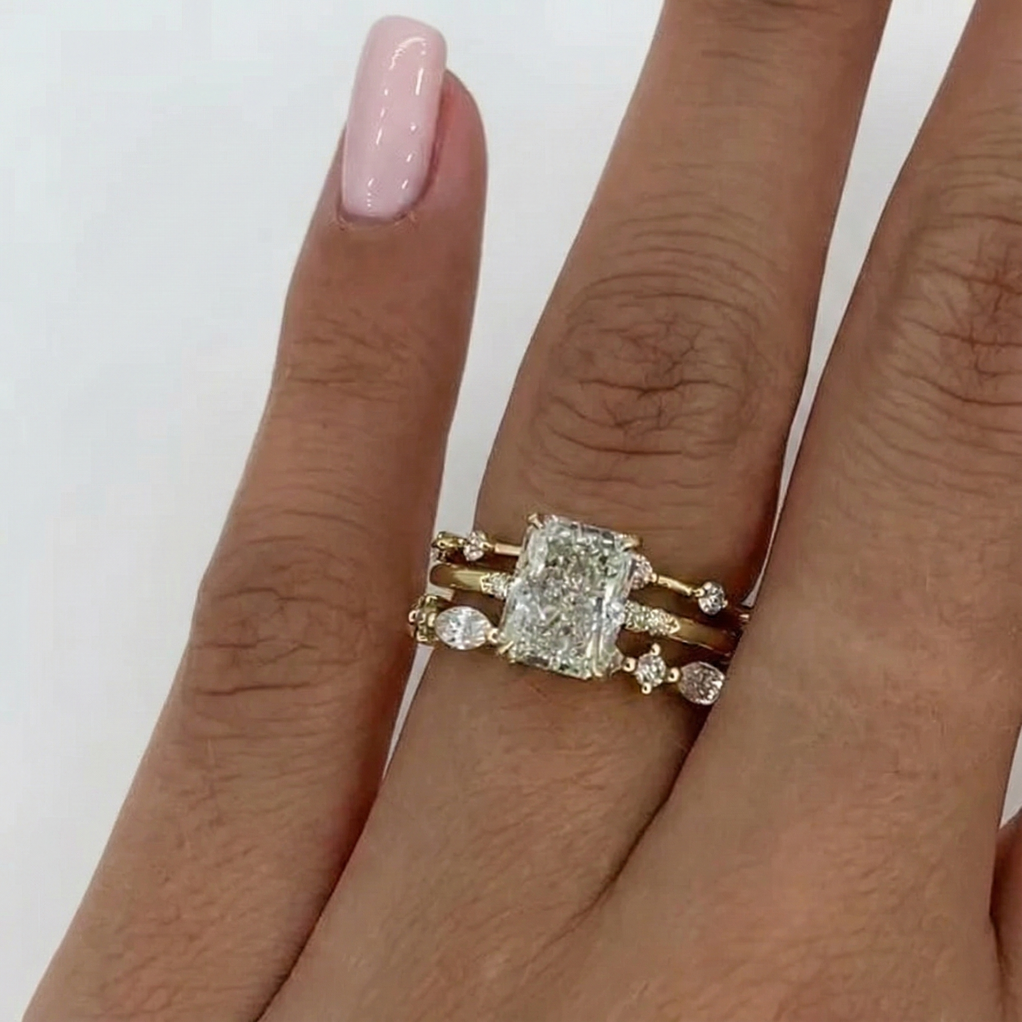 Nora – Ring met diamant in gelaagd ontwerp.