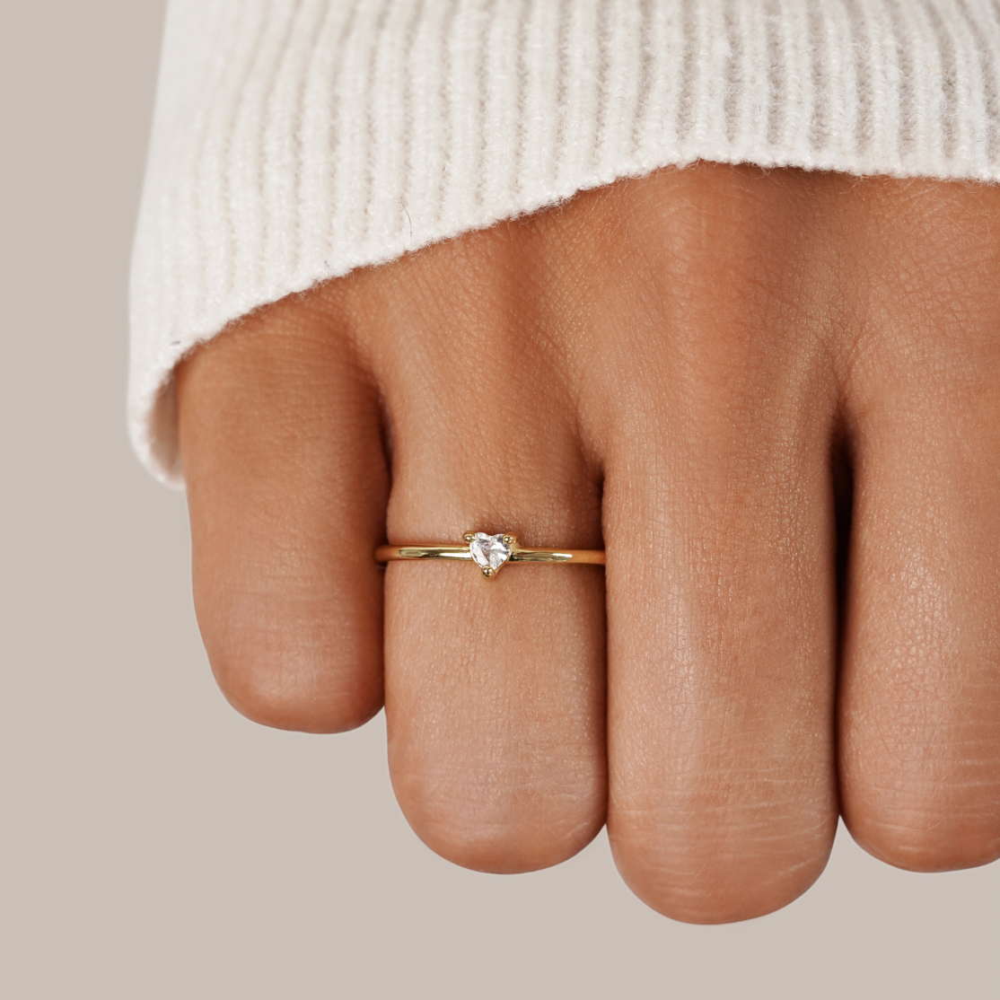 Leonie – Enkele ring met een gladde oppervlakte.
